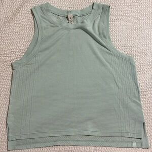 Lululemon train to be tank